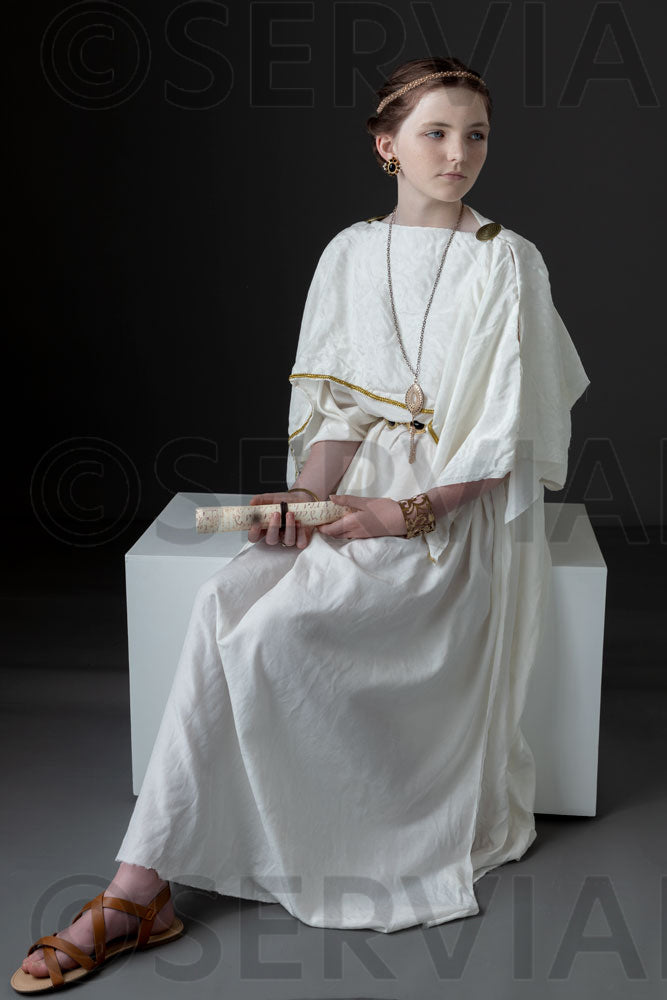 Roman girl wearing a white tunic and stola (HAVANA 594)