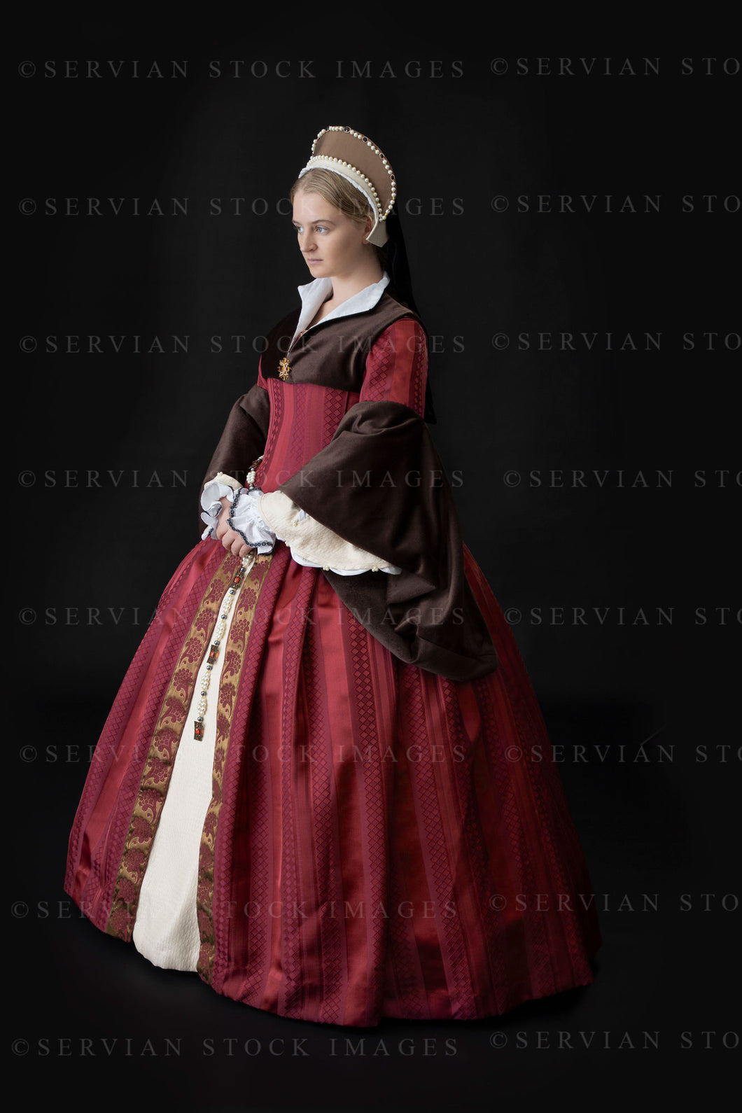 Tudor woman dark red dress with fur sleeves (Bianca 1125)