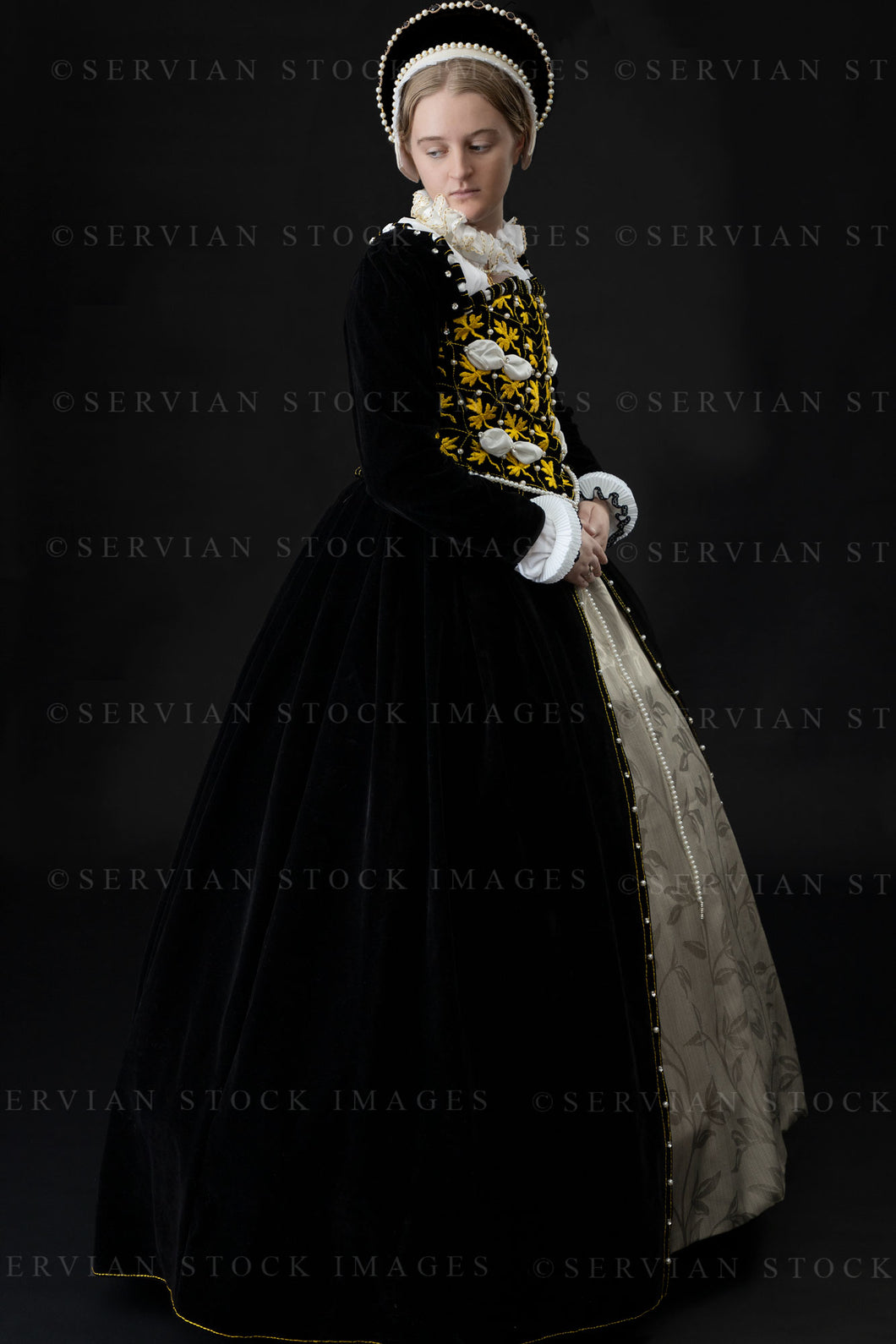 Tudor woman in black velvet dress (Bianca 1187)