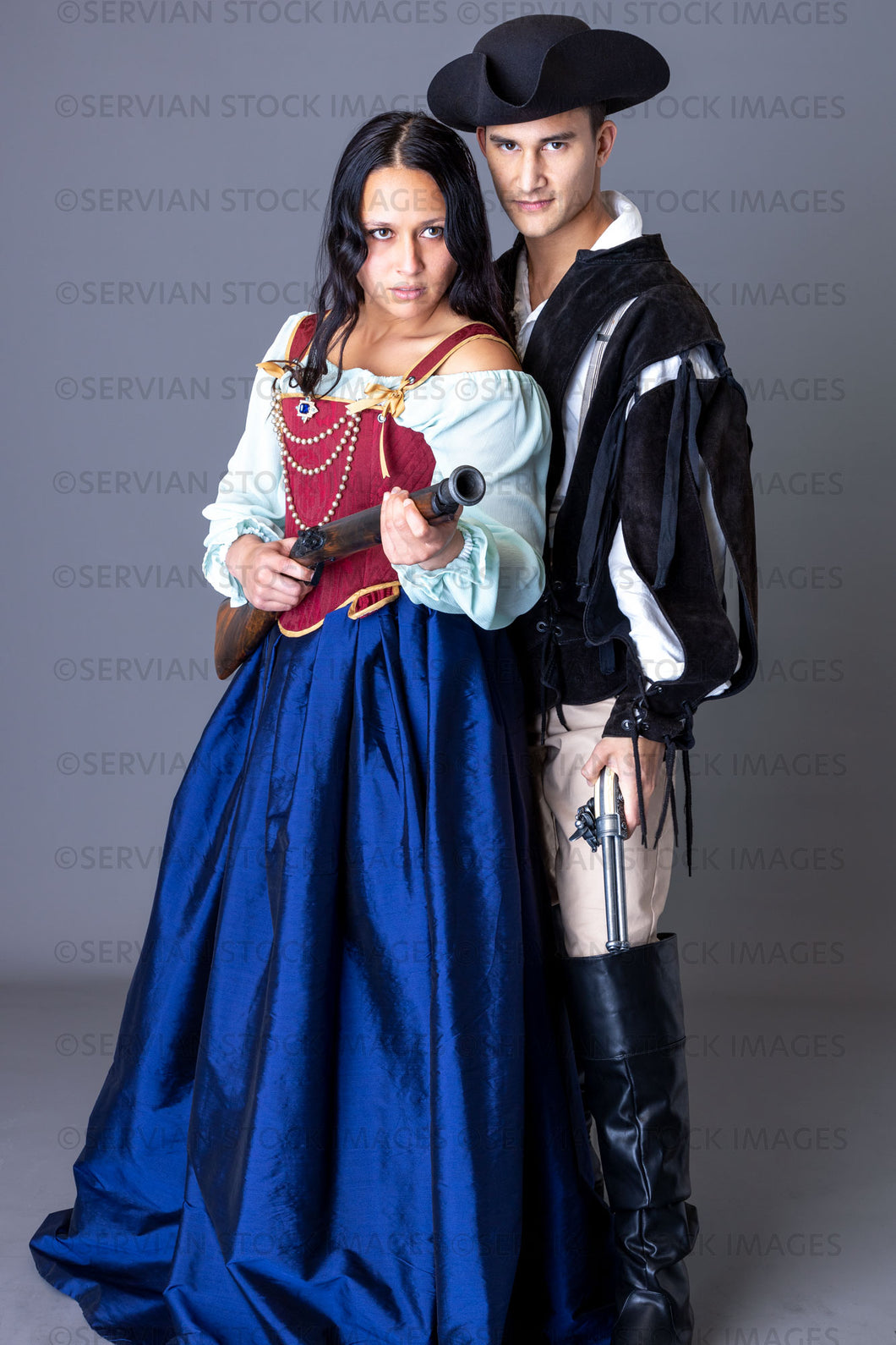 Pirate couple holding weapons against a grey backdrop (Sylvia and Lukas 6023)