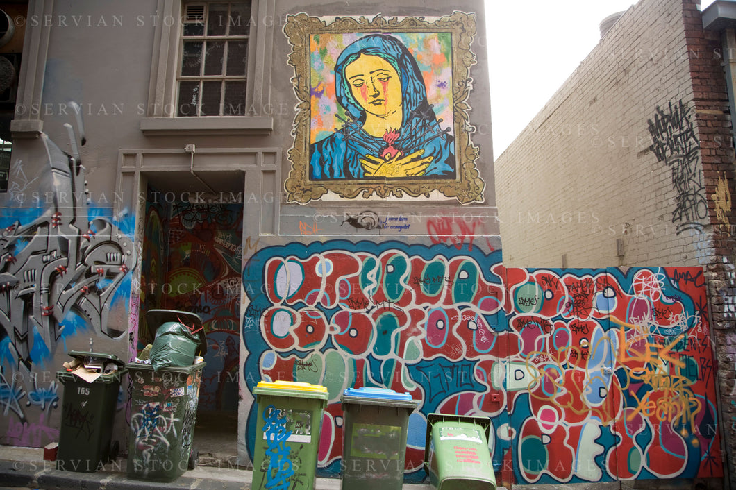 Urban background of an alleyway with graffiti (Nick 9340)