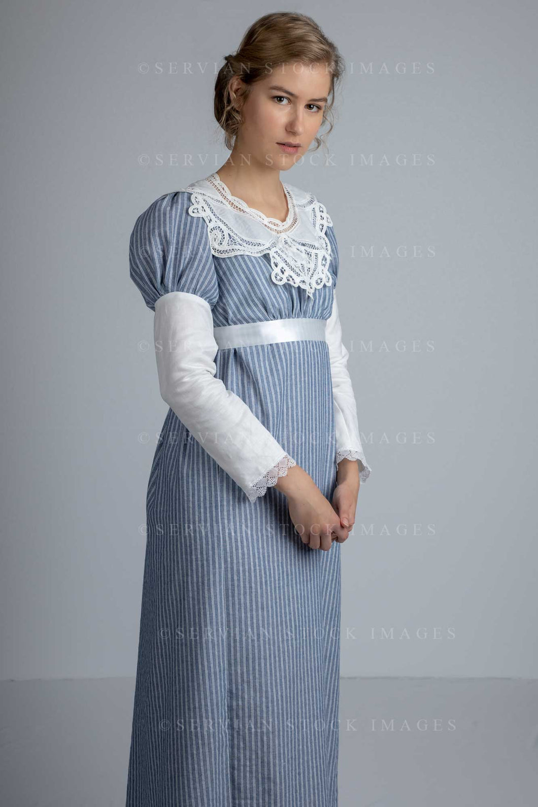 Regency woman in a striped cotton dress with a lace collar (Amalia 0601)
