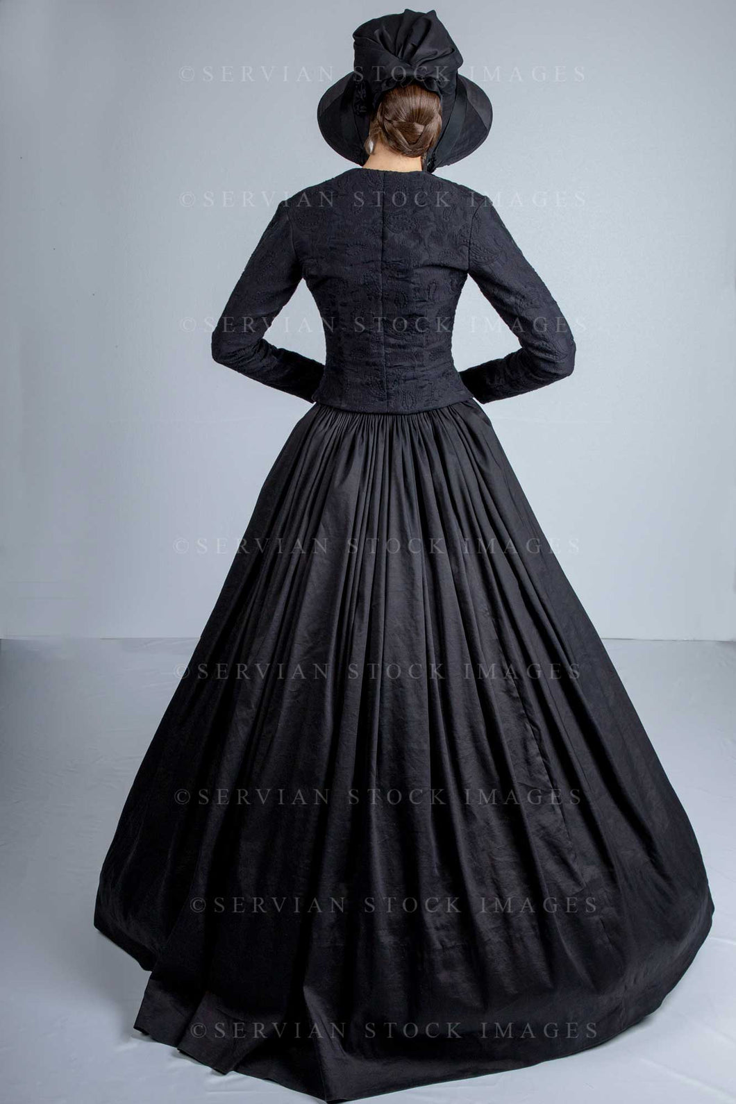 Victorian woman wearing a black bodice and skirt (Amalia 0734)