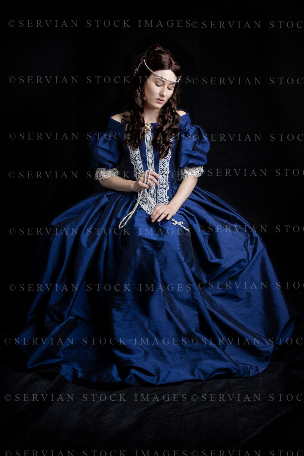 Renaissance woman wearing a blue silk dress (Olivia 0813)