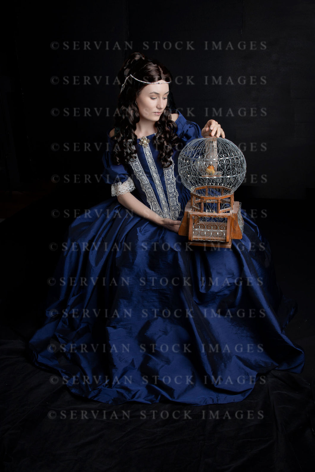 Renaissance woman wearing a blue silk dress (Olivia 0862)