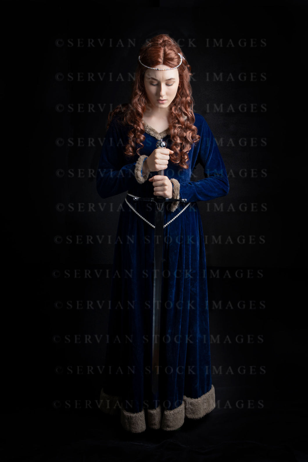 Medieval woman wearing a blue velvet dress (Olivia 0950)