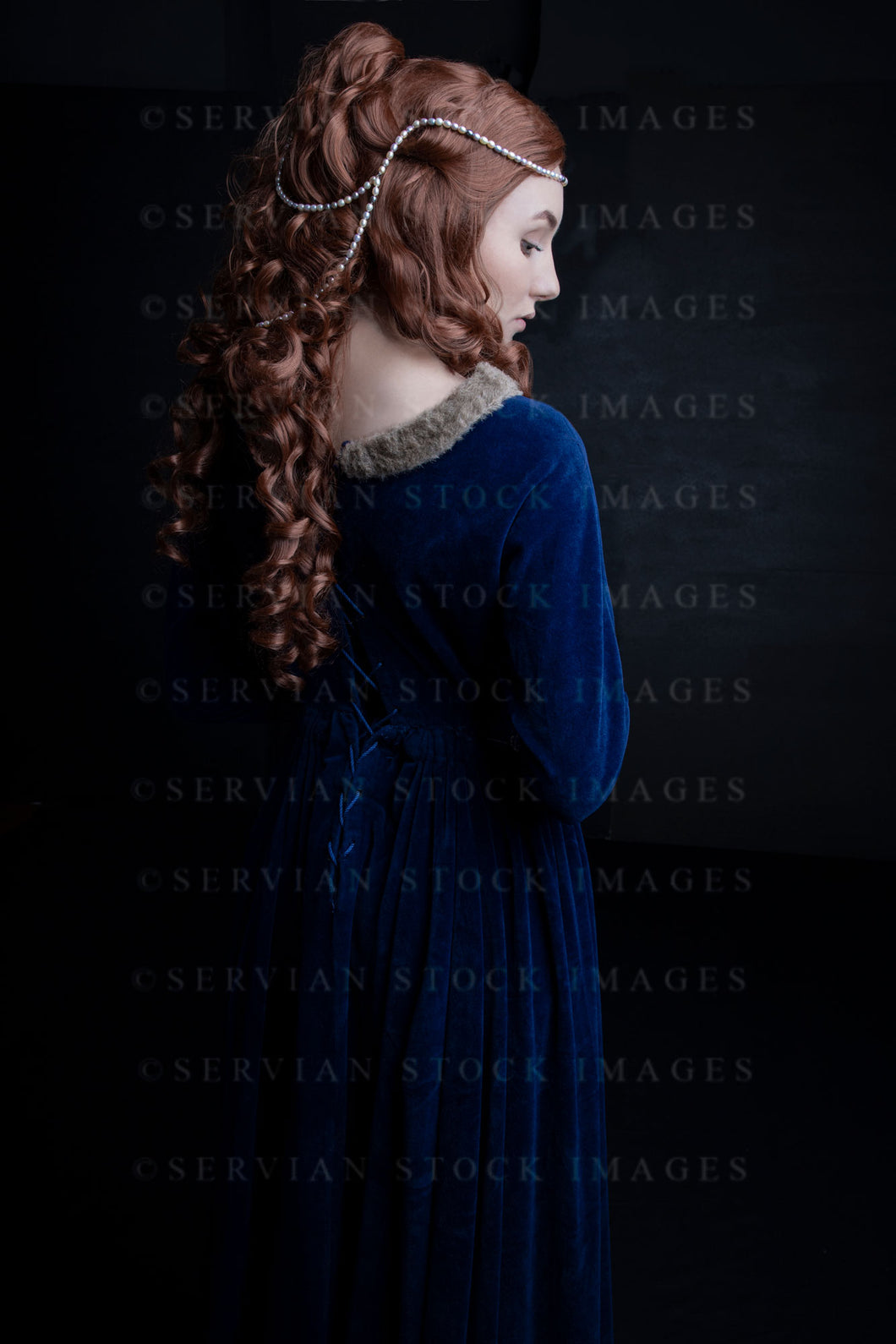 Medieval woman wearing a blue velvet dress (Olivia 0989)