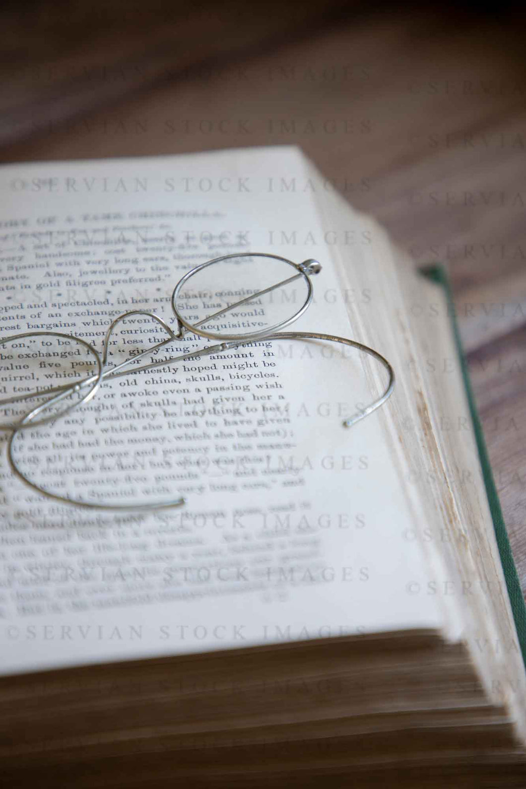 Still life -   Vintage book and spectacles (KS 2627)