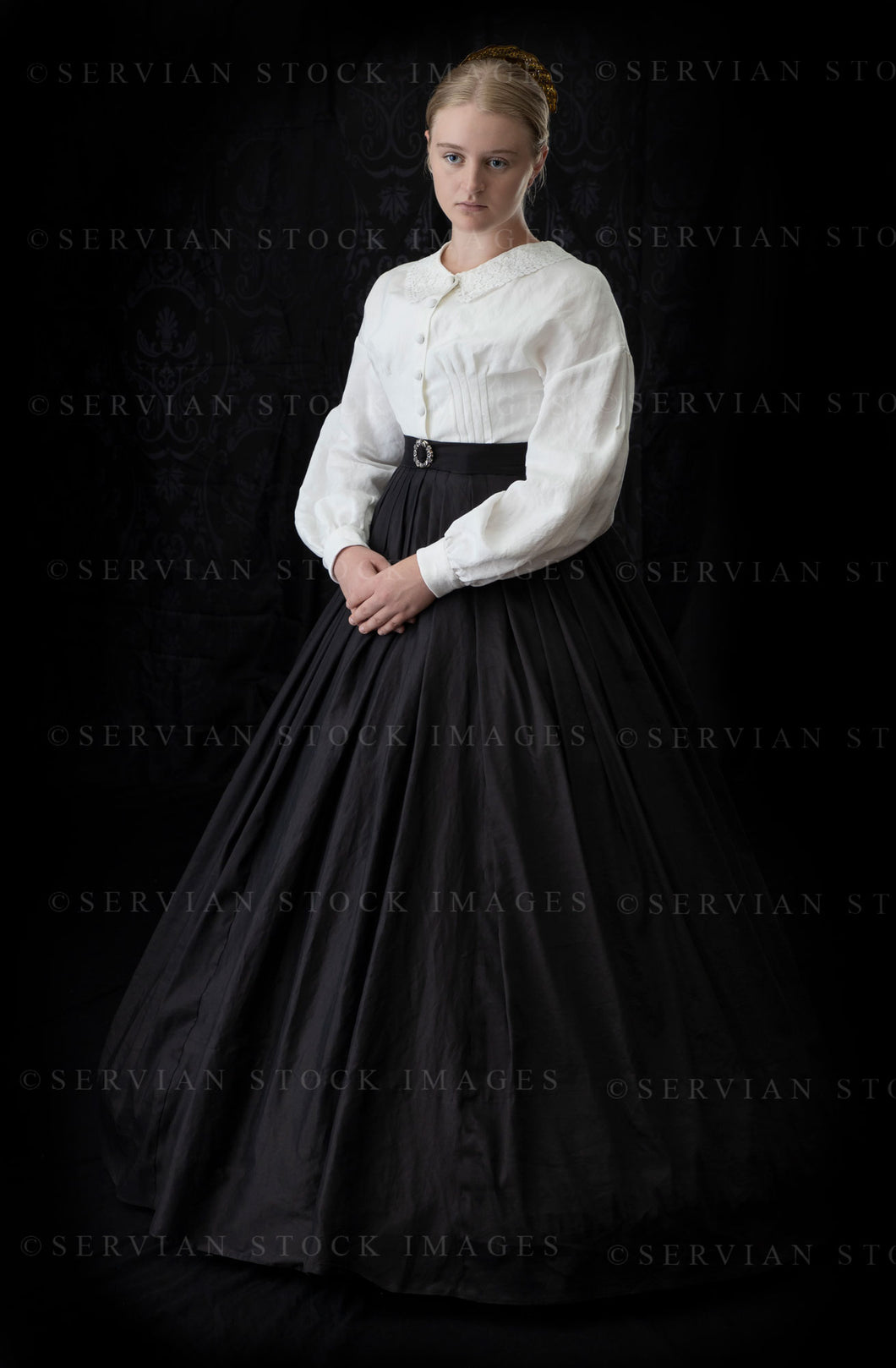 Victorian woman in a linen Garibaldi blouse and black skirt with crinoline (Bianca 0431)