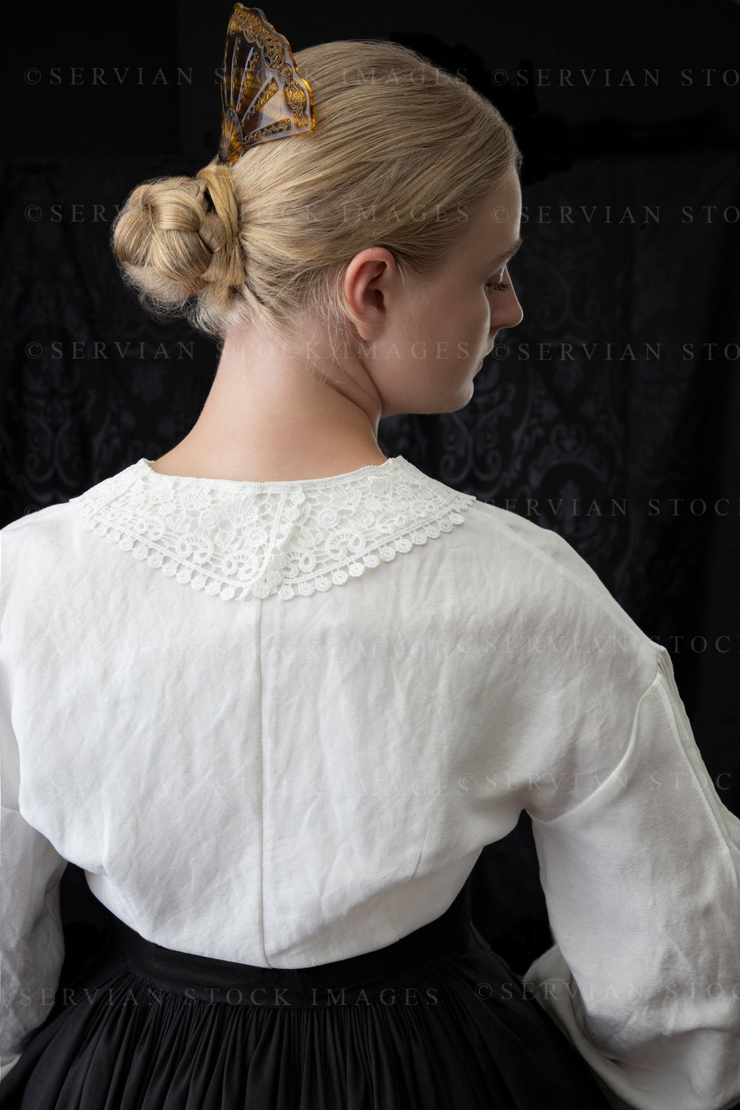 Victorian woman in a linen Garibaldi blouse and black skirt with crinoline (Bianca 0454)