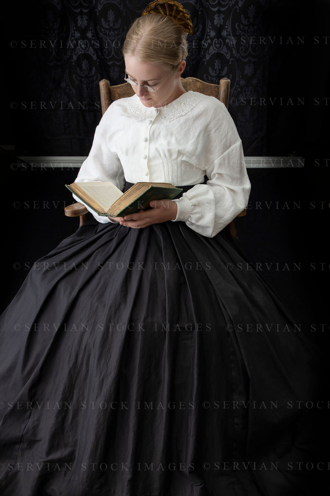 Victorian woman in a linen Garibaldi blouse and black skirt with crinoline (Bianca 0496)