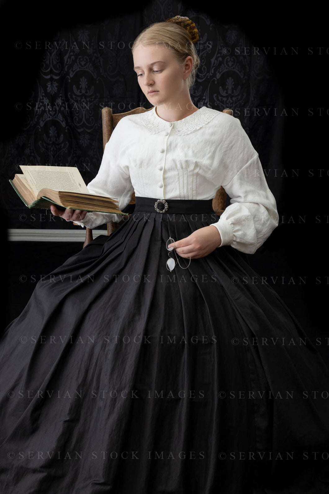 Victorian woman in a linen Garibaldi blouse and black skirt with crinoline (Bianca 0503)