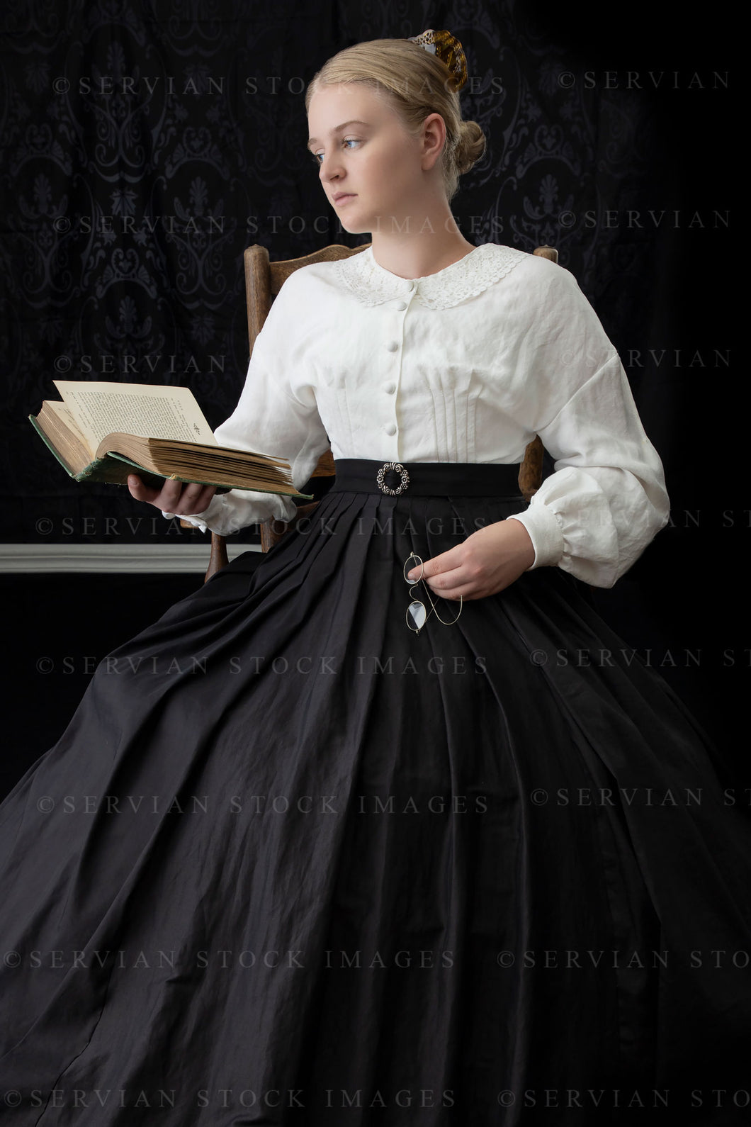 Victorian woman in a linen Garibaldi blouse and black skirt with crinoline (Bianca 0505)