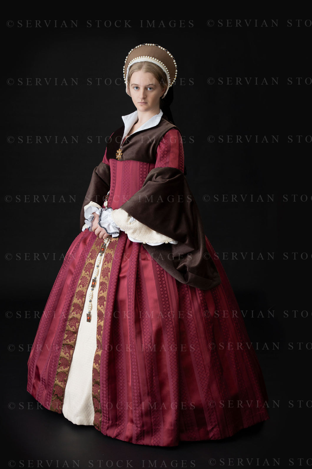 Tudor woman dark red dress with fur sleeves (Bianca 1128)