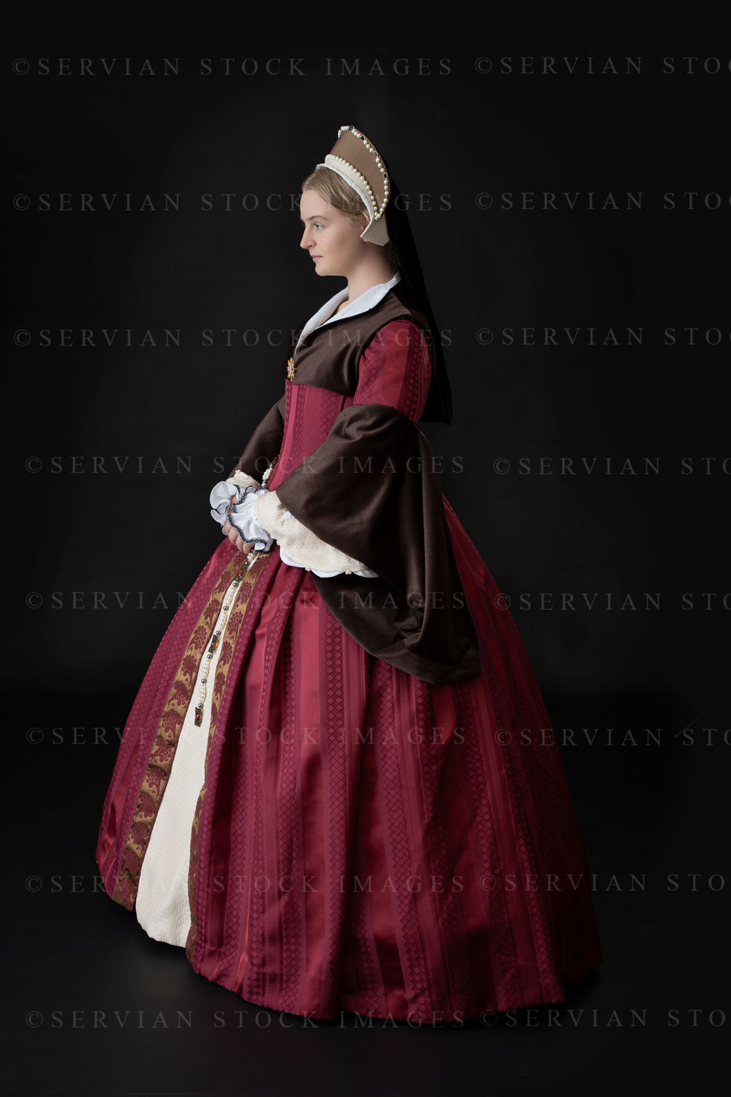 Tudor woman dark red dress with fur sleeves (Bianca 1130)