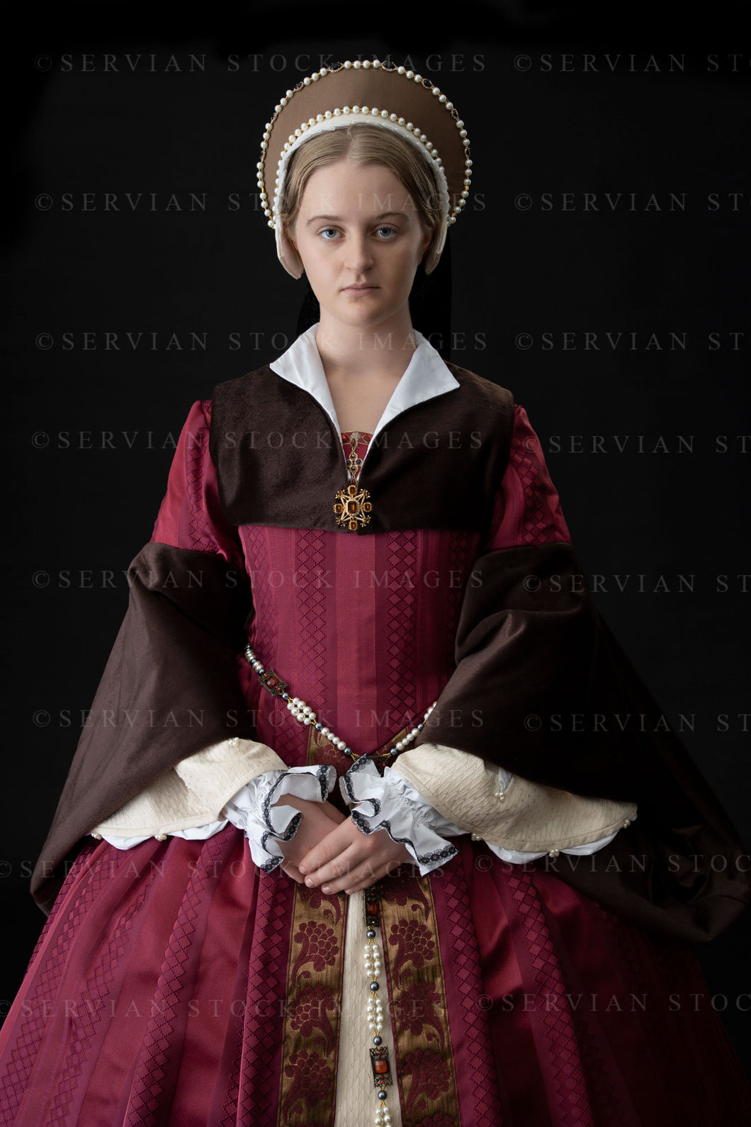 Tudor woman dark red dress with fur sleeves (Bianca 1145)