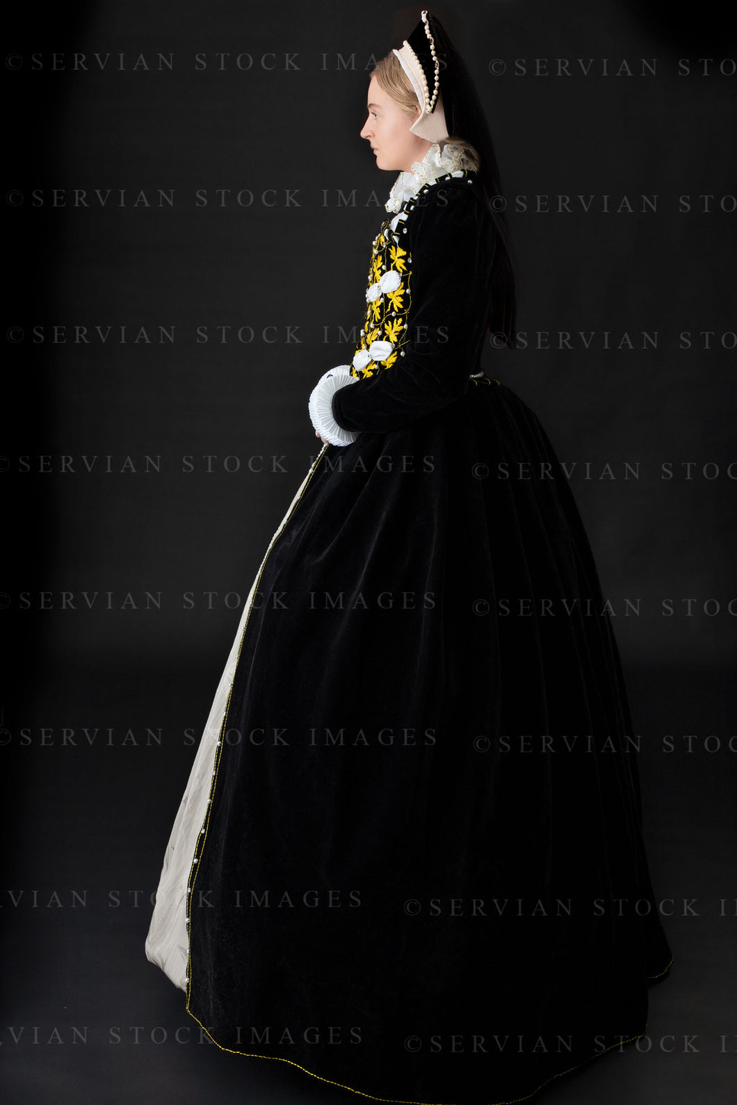 Tudor woman in black velvet dress (Bianca 1178)