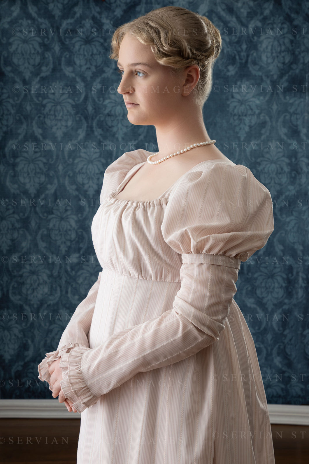 Regency woman in a pink long-sleeved dress (Bianca 1298)