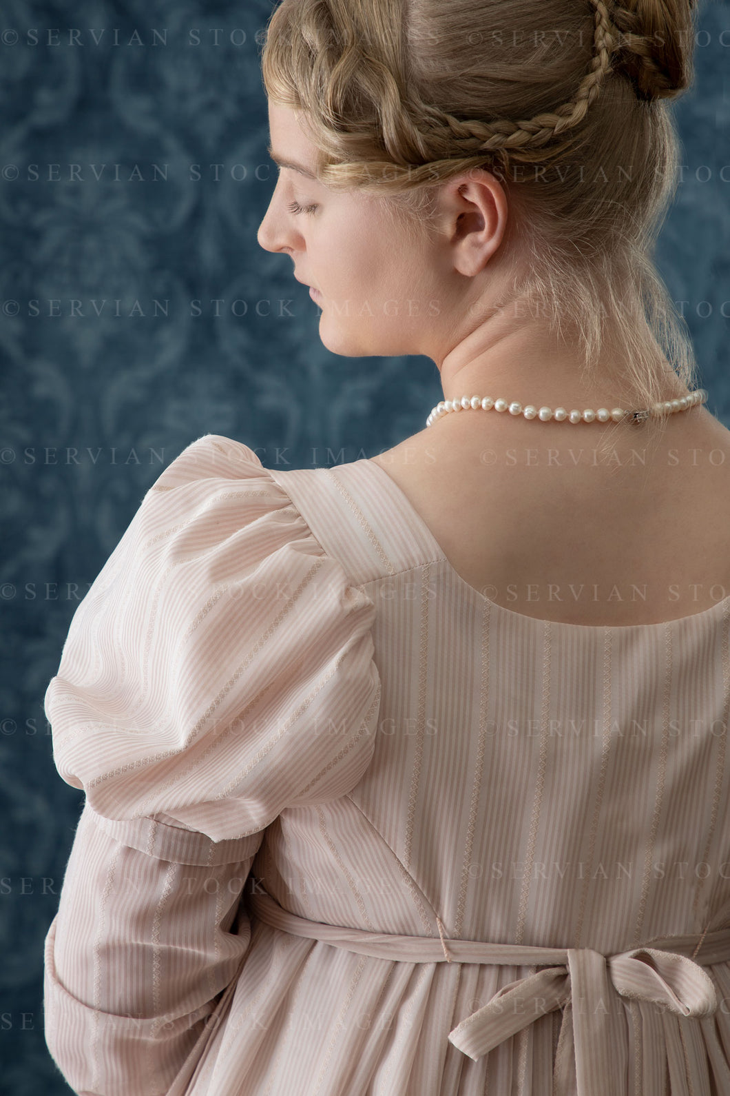 Regency woman in a pink long-sleeved dress (Bianca 1359)
