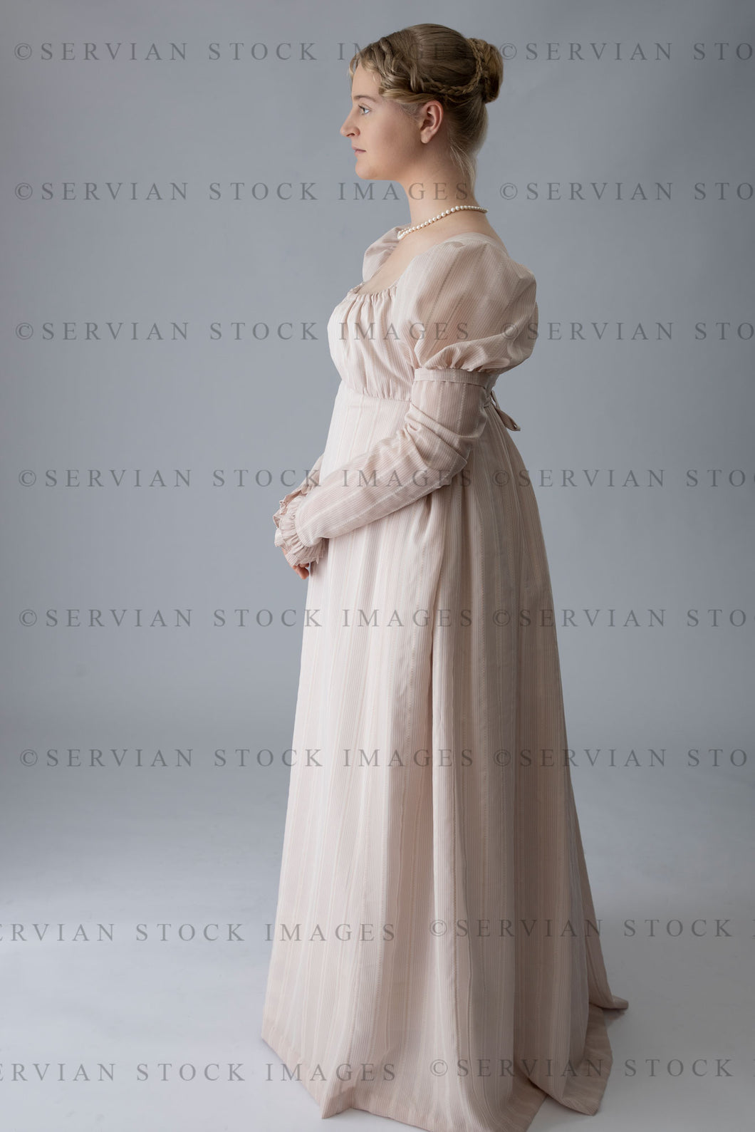 Regency woman in a pink long-sleeved dress (Bianca 1401)