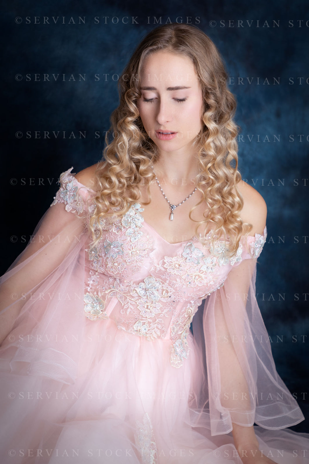 High fantasy fairy princess in a pink dress (Kat 2777)