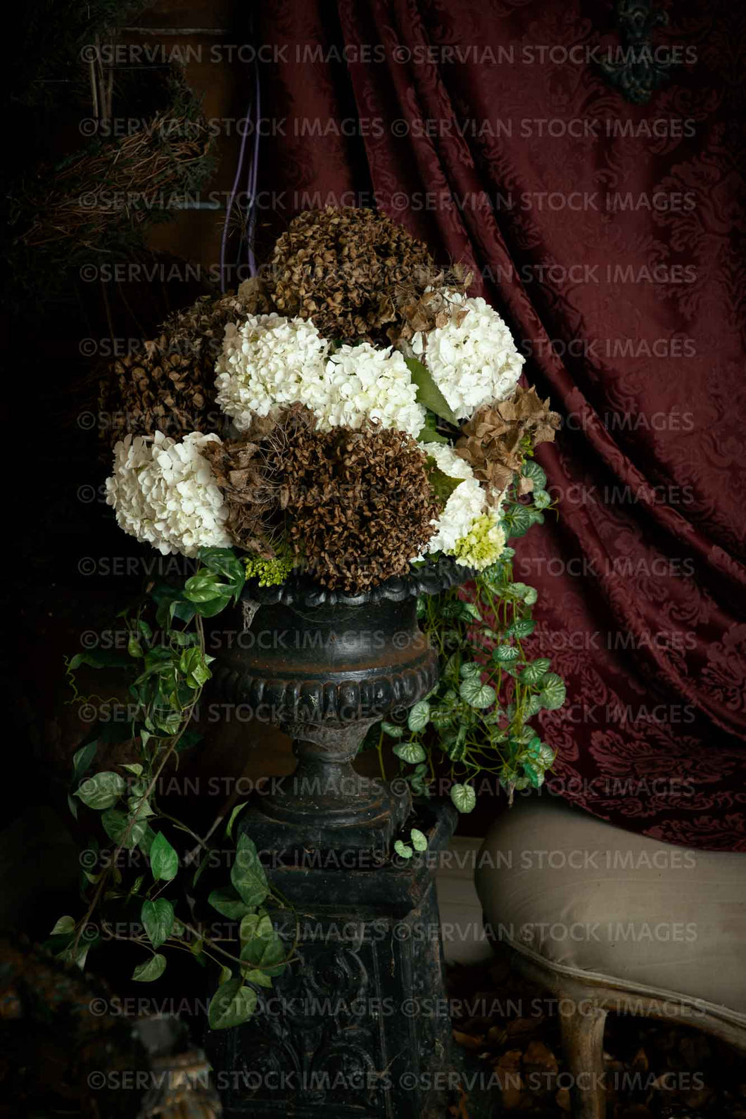 Still life -   Autumn flowers in a vintage vase (KS4125 )