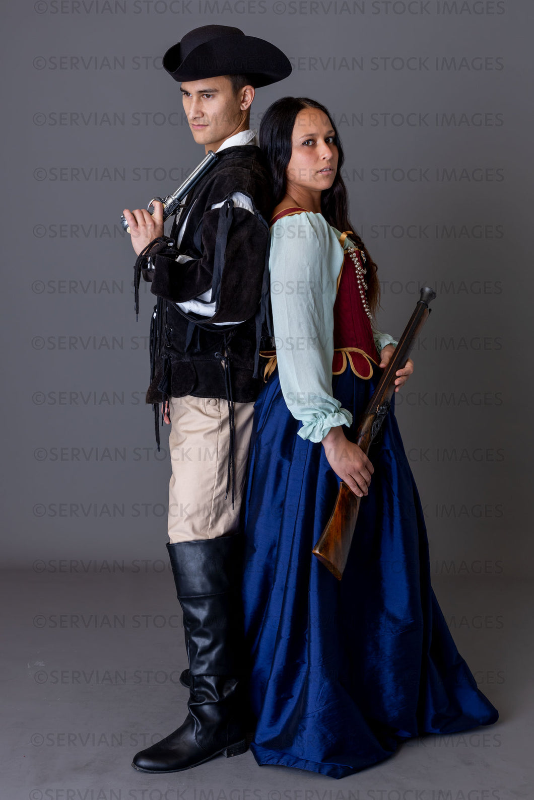 Pirate couple holding weapons against a grey backdrop (Sylvia and Lukas 5981)