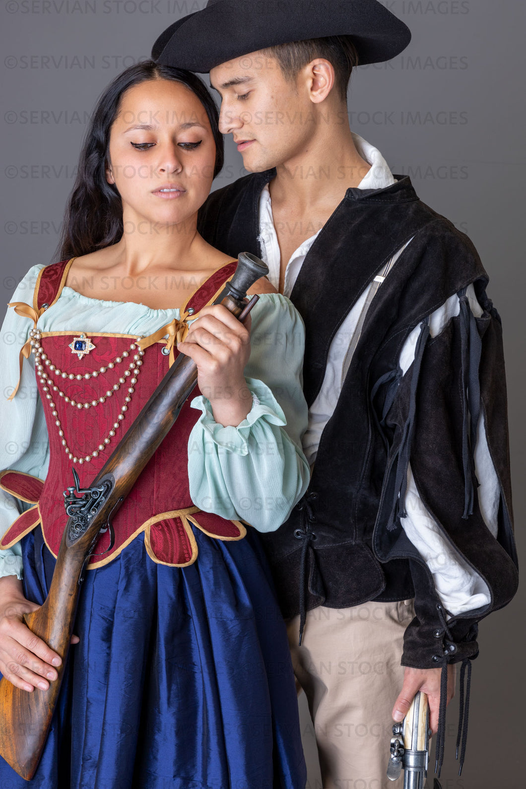 Pirate couple holding weapons against a grey backdrop (Sylvia and Lukas 6005)