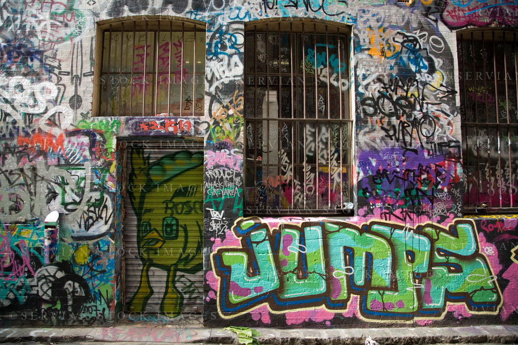 Urban background of an alleyway with graffiti (Nick 9338)