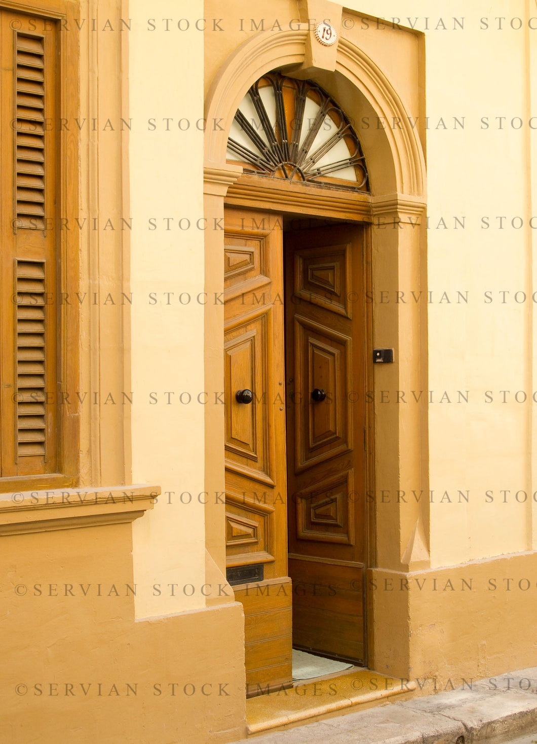 Historical building - Yellow doorway, Malta (Nick 7094)
